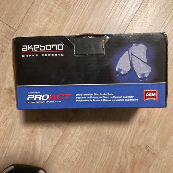 Disc Brake Pad Set-ProACT Ultra Premium Ceramic Pads Rear Akebono ACT1274 - Picture 1 of 5